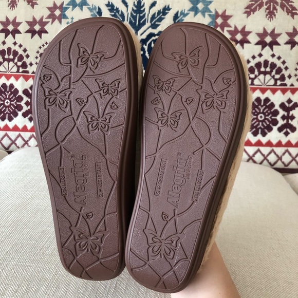 Alegria Tan Natural Furry Leisurelee Slipper - Picture 6 of 6